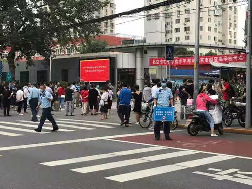 科技賦能城市管理 1100余個(gè)路側(cè)車位助力中考停車，智慧軟件精準(zhǔn)服務(wù)